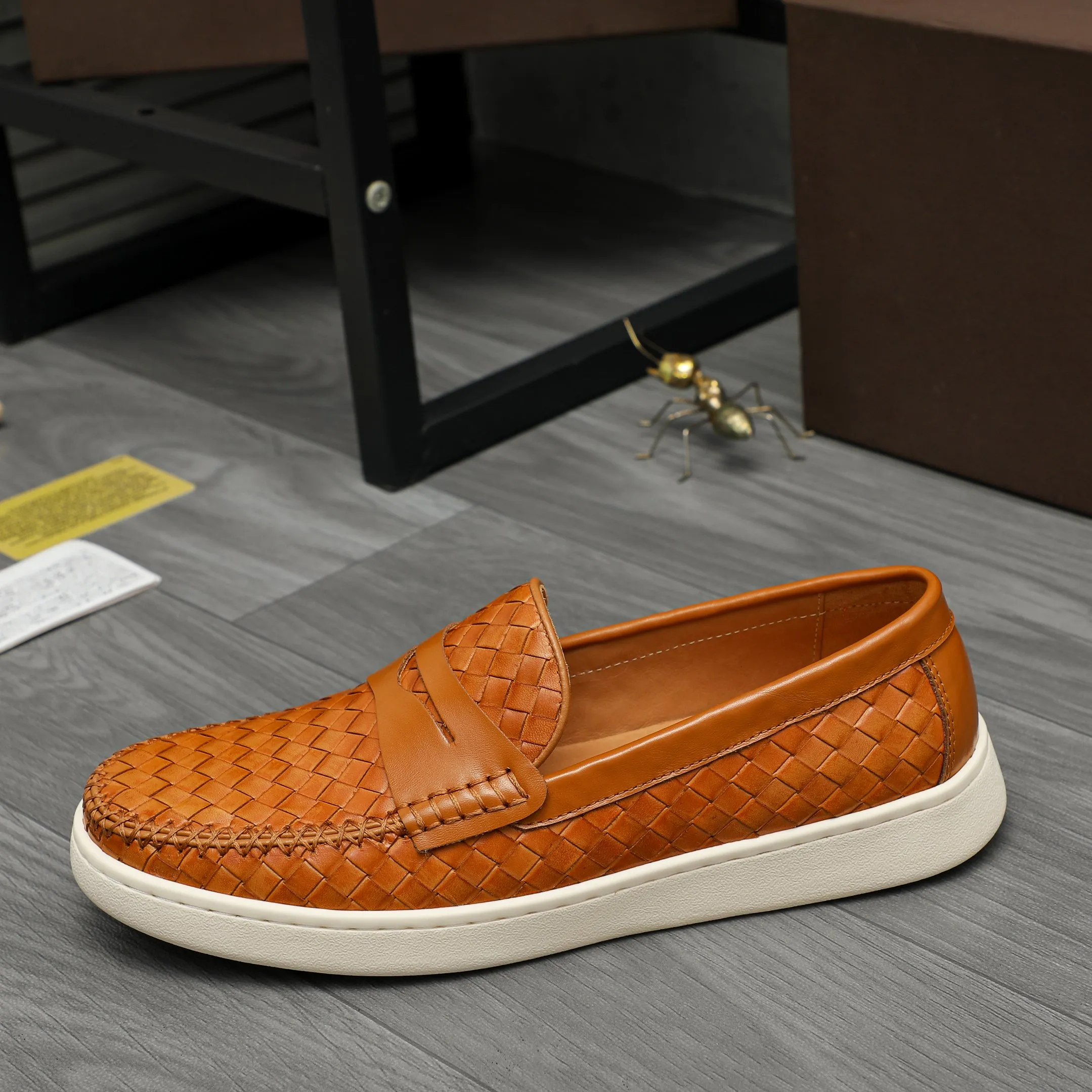 Men's shoes 💰500 Product trademark: BV "Bottega Veneta" woven slip-on casual men's shoes Regular size: 38-45 (custom-made 45 non-returnable) Product materials: Selected woven cowhide upper, cowhide lining, rubber outsole